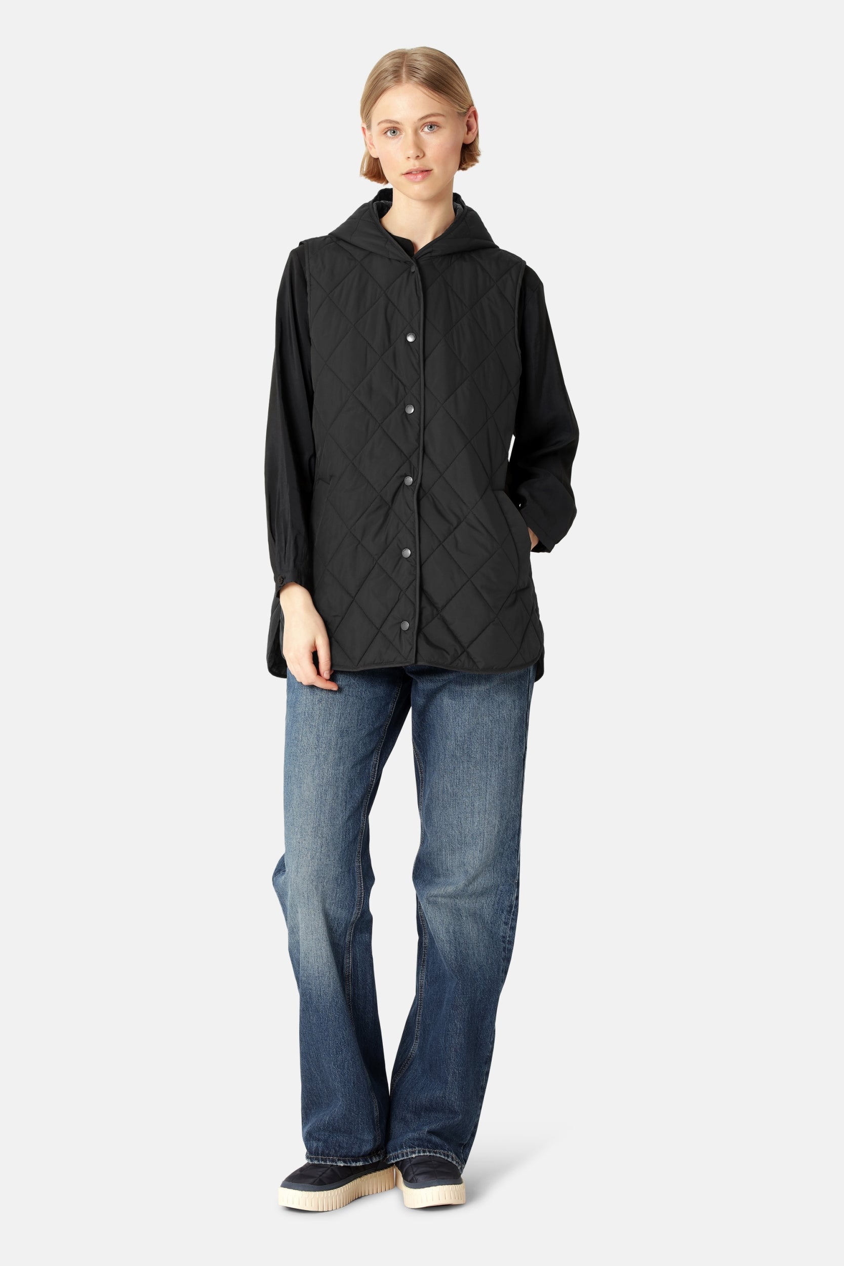Lang Gewatteerd Vest BEAT02 | Black | Vest | Ilse Jacobsen