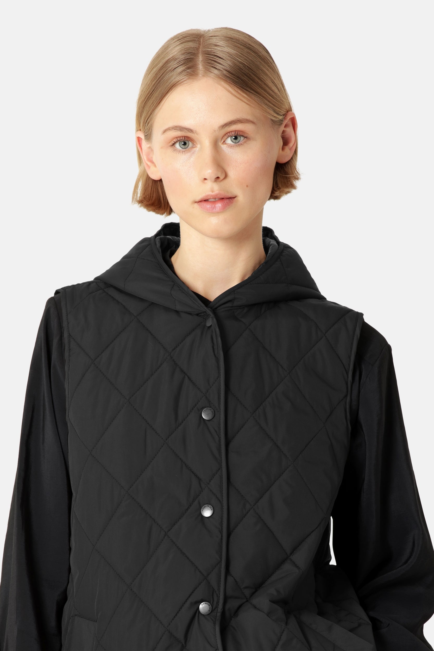 Lang Gewatteerd Vest BEAT02 | Black | Vest | Ilse Jacobsen