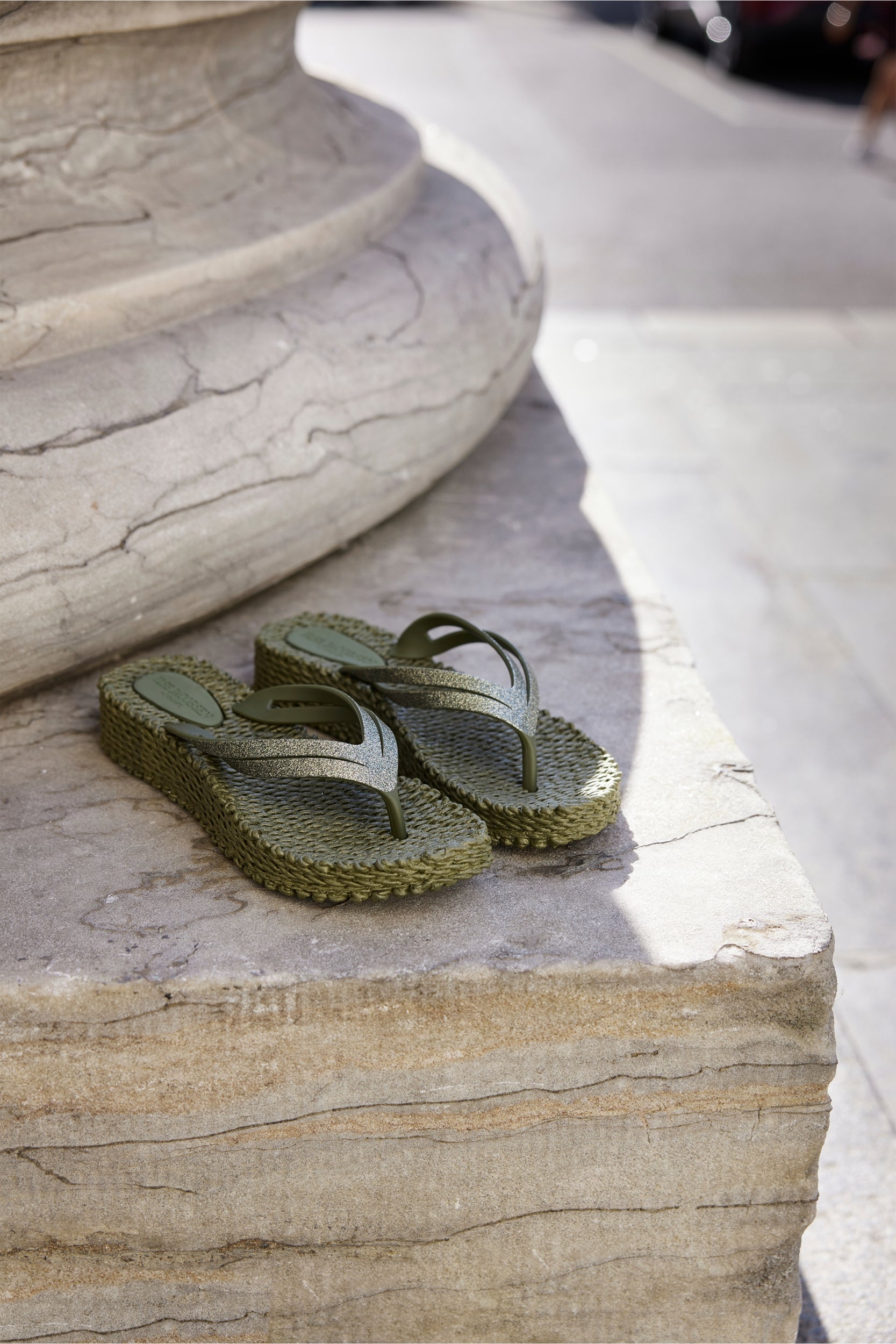 Slippers met lichte plateauzool CHEERFUL13 | Army | Flip Flop | Ilse Jacobsen