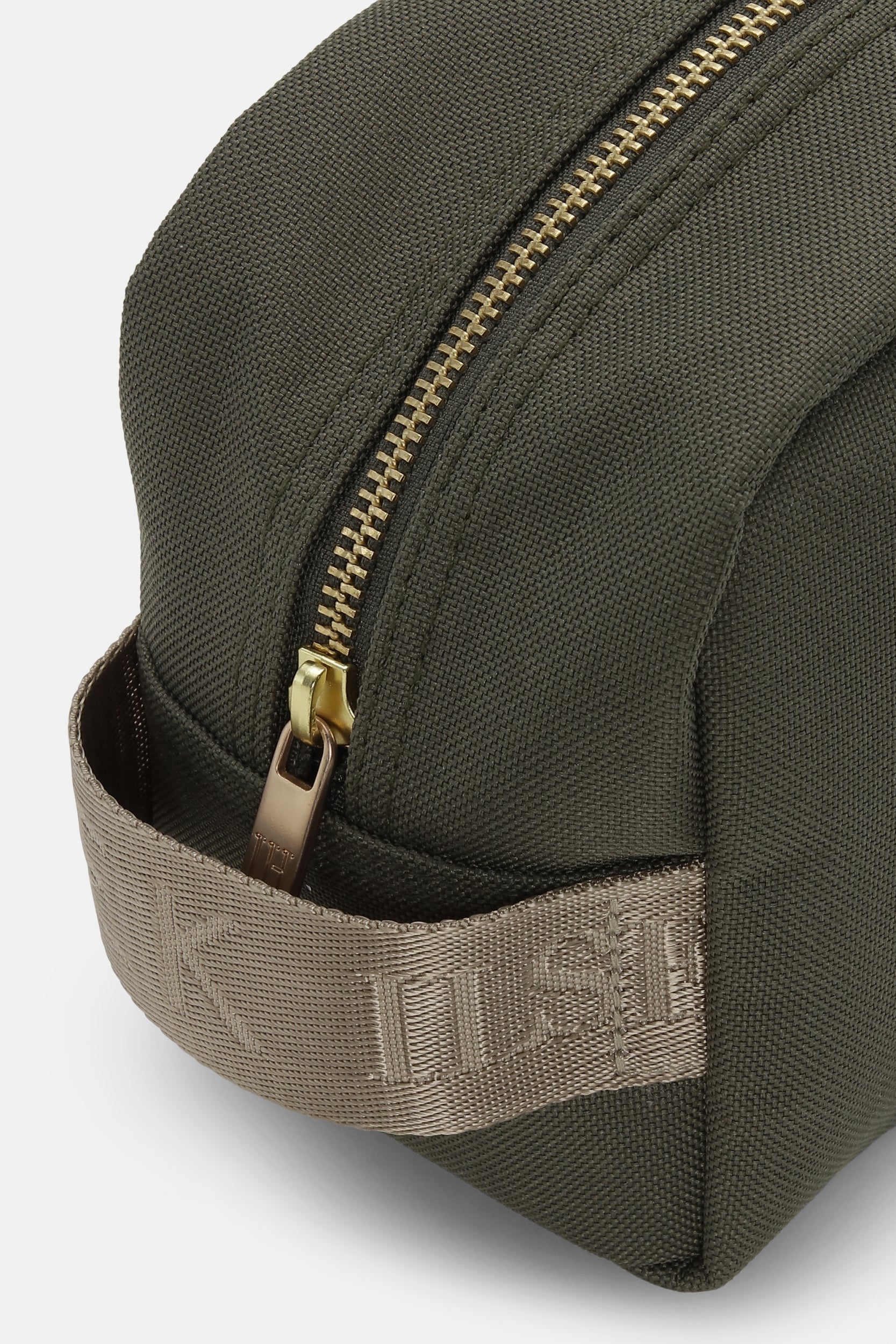 Reis Toilettas EVERY03 | Army | Bag | Ilse Jacobsen