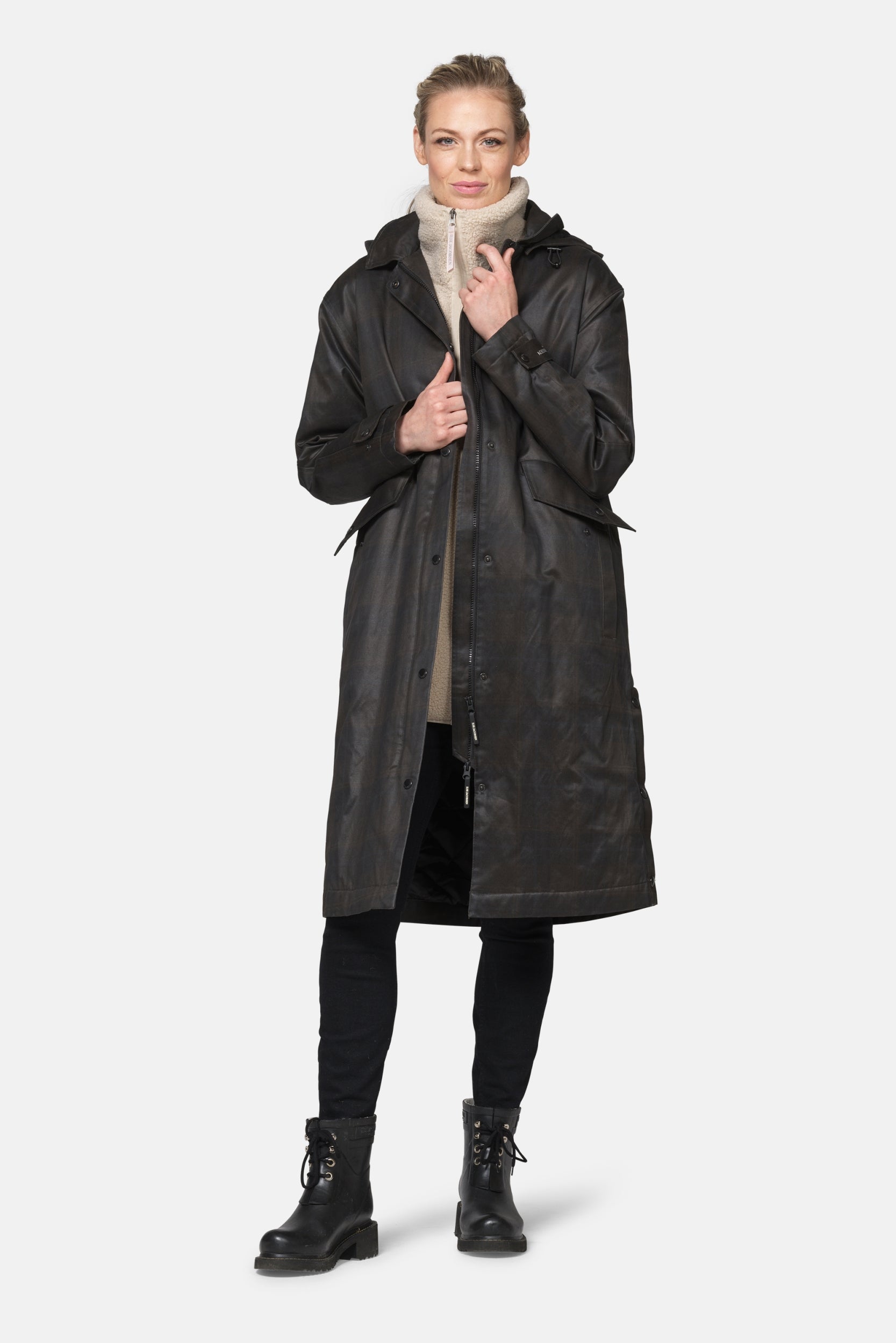 Gewatteerde jas van waxed cotton LAND01 | Dark Brown Check | Coat | Ilse Jacobsen