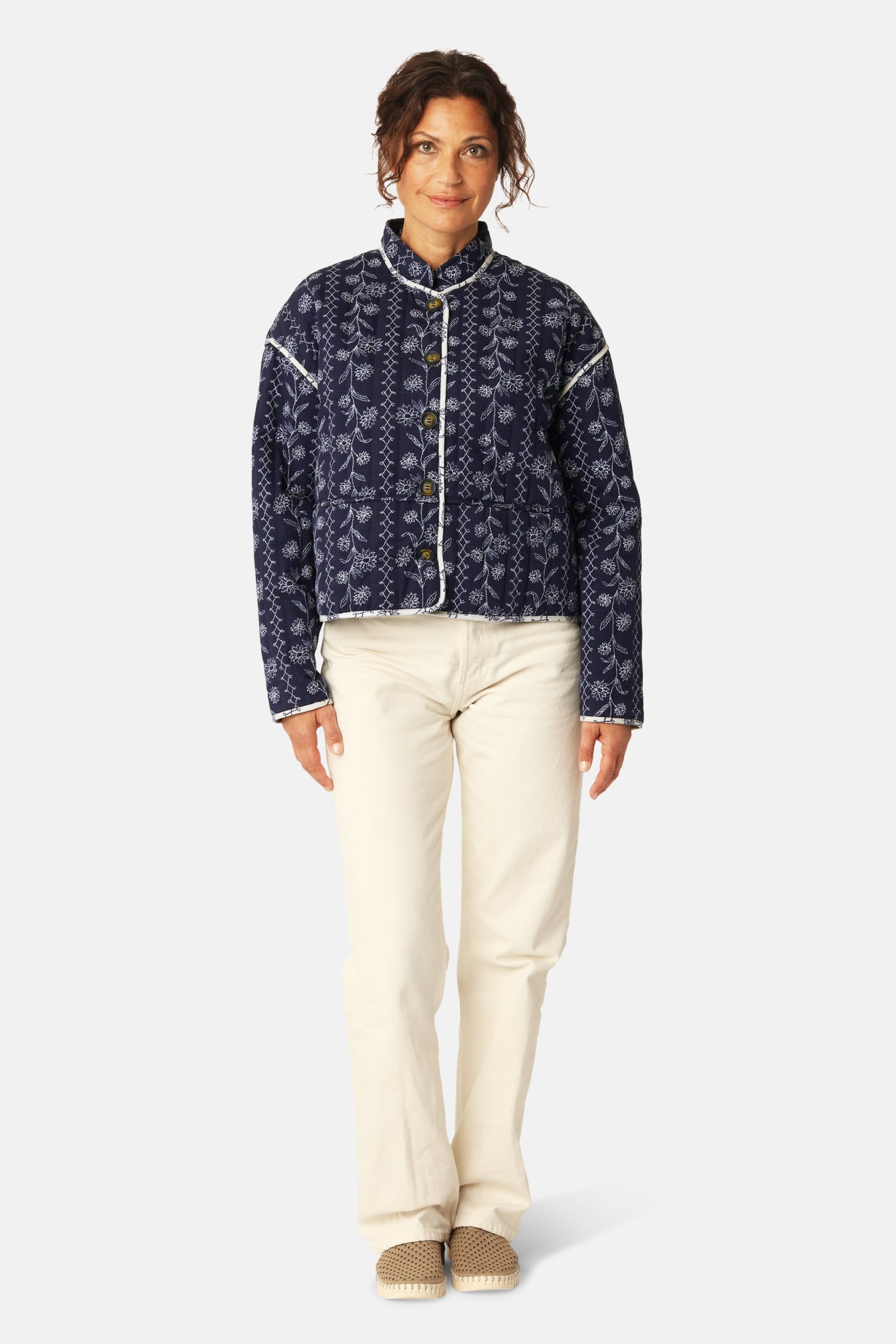 Korte Gewatteerde Jas OTTOMAQUILT01P | Dark Wildflower | Jacket | Ilse Jacobsen
