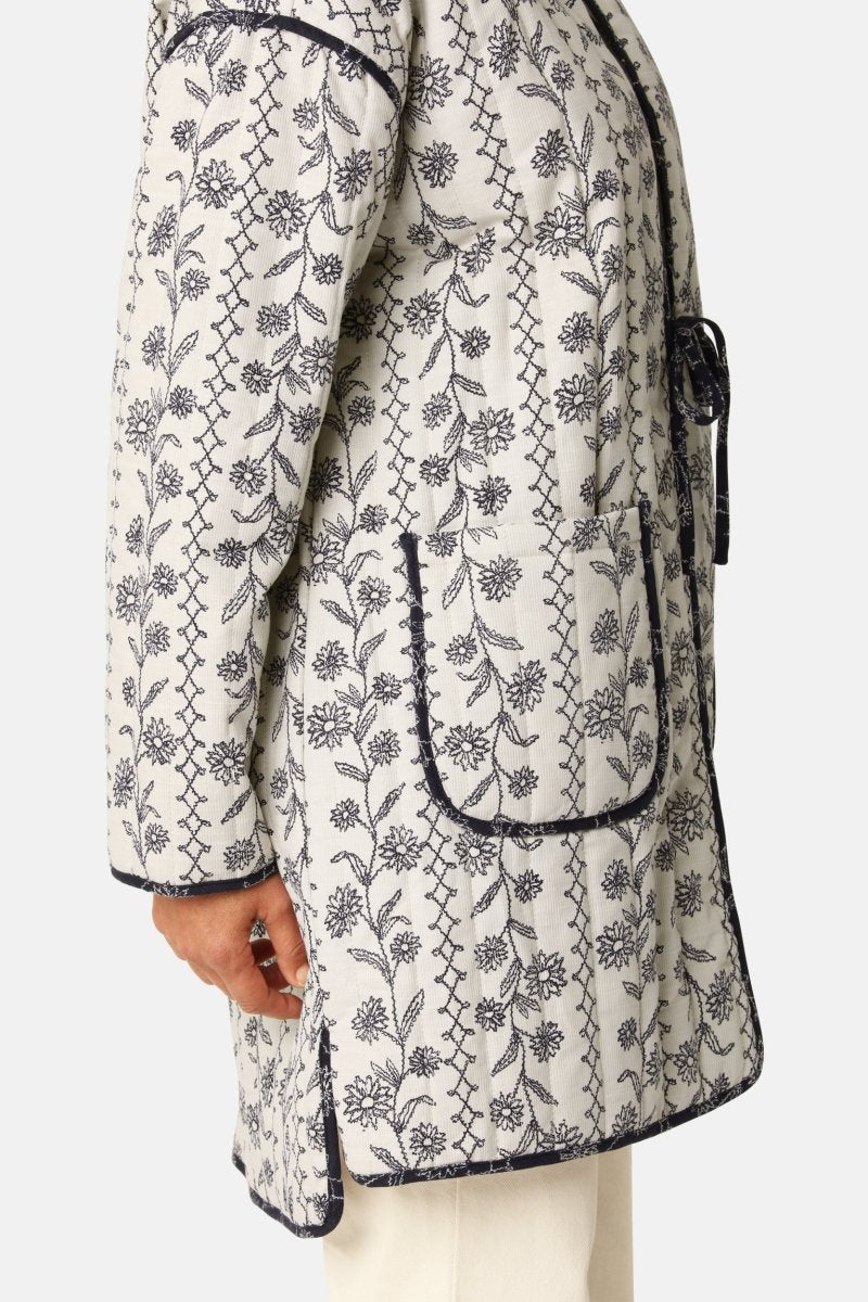 Gewatteerde Jas OTTOMAQUILT04P | White Wildflower | Jacket | Ilse Jacobsen