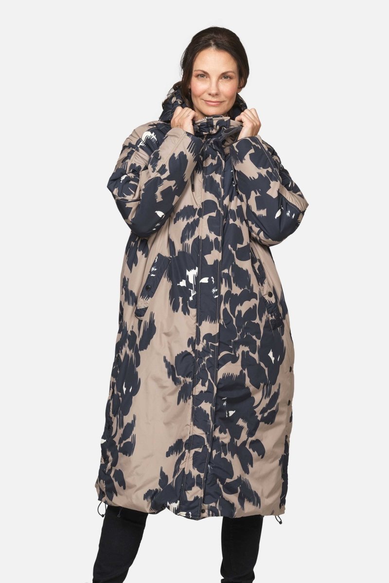 Lange gewatteerde cocoonjas PEPPY09P | Floral Decors | Coat | Ilse Jacobsen