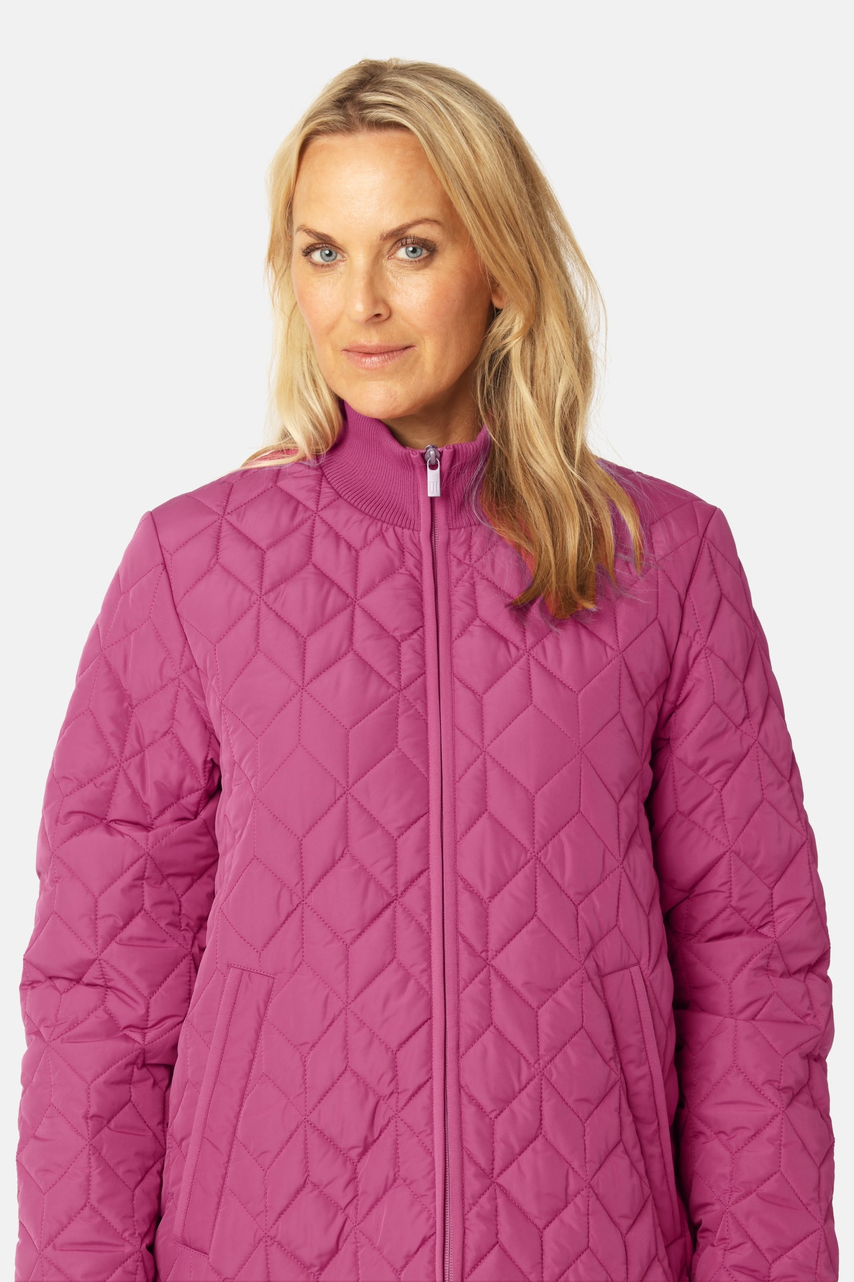 Gewatteerde jas ART06 | Magenta Haze | Coat | Ilse Jacobsen