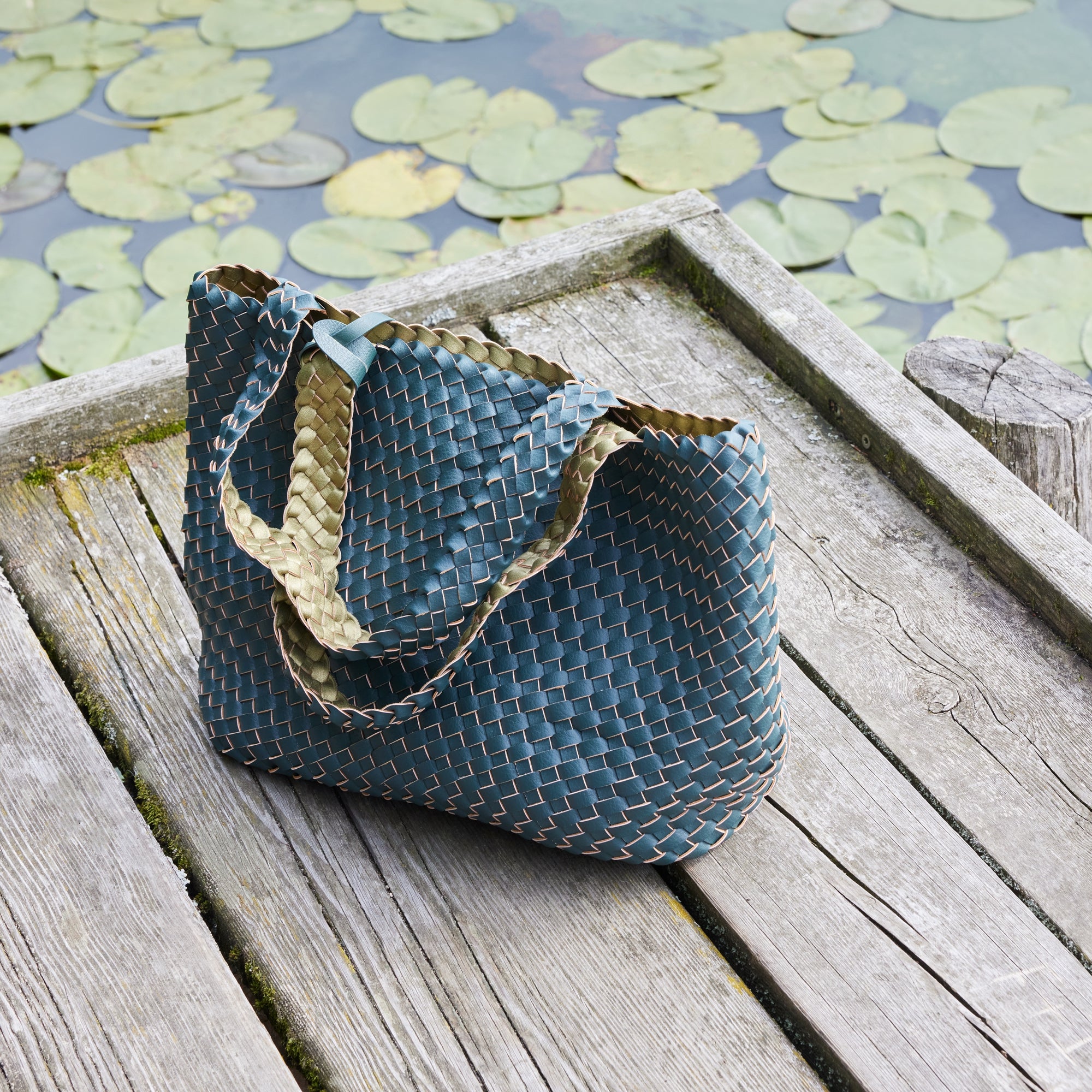 Reversible Tote Bag BAG08 M - 492724 Beetle Dark Green Metallic | Beetle Dark Green Metallic | Bag | Ilse Jacobsen