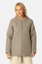 Kort Gewatteerd Jack met Ribboord DUNE02 | Coriander | Jacket | Ilse Jacobsen