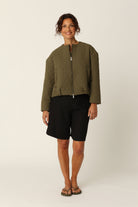 Korte Gewatteerde Jas HONEYCOMBE01 | Olive Night | Jacket | Ilse Jacobsen