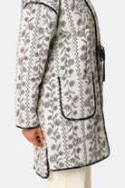 Gewatteerde Jas OTTOMAQUILT04P | White Wildflower | Jacket | Ilse Jacobsen