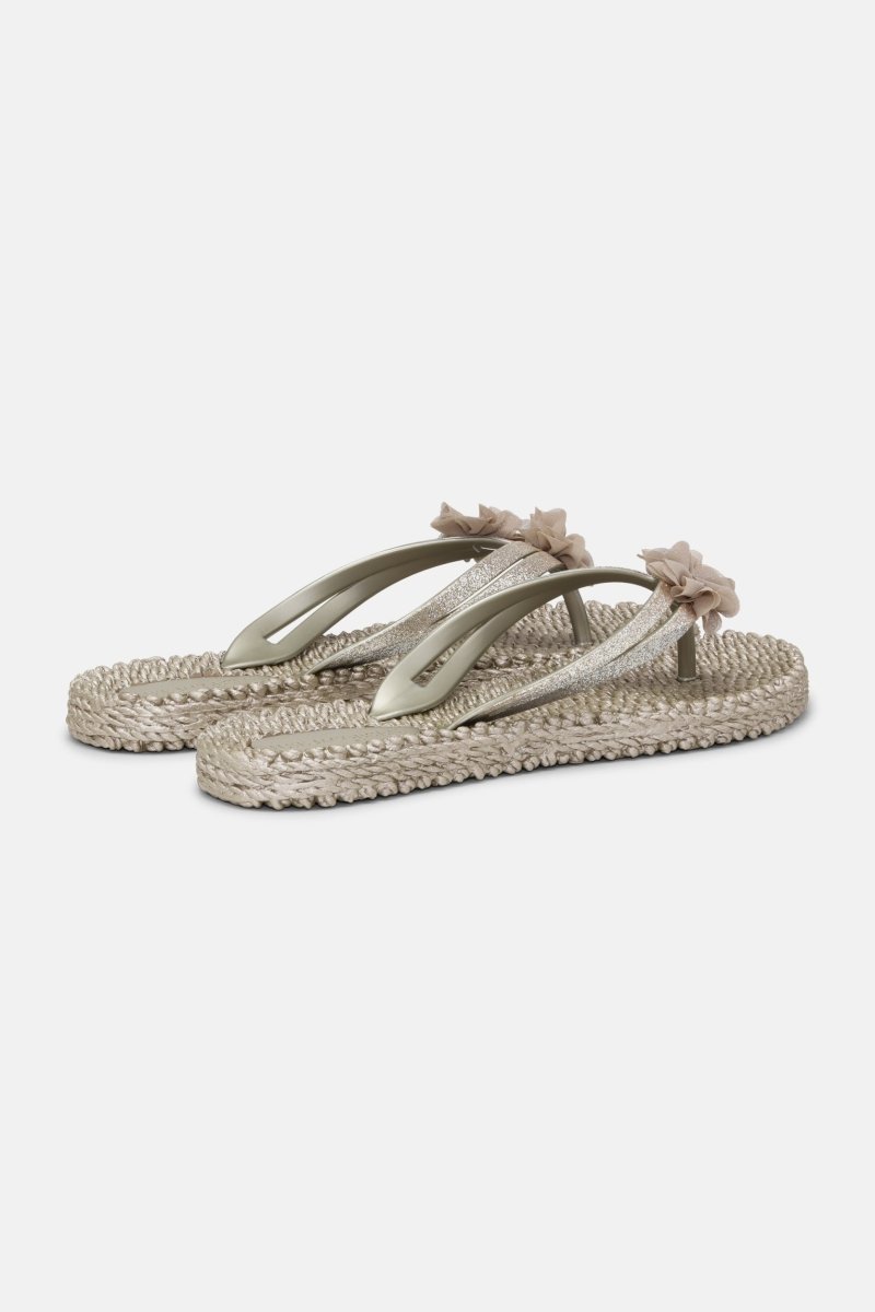 Dubbeleband Slippers met Bloemen CHEERFUL18F | Platin | Shoes | Ilse Jacobsen