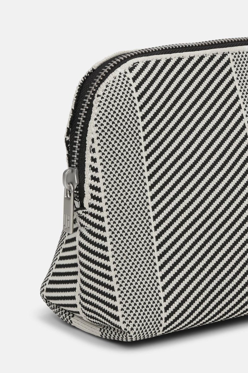 Gebreide Makeup Tas KNITTY02 | Milk Creme Black | Accessories | Ilse Jacobsen