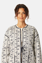 Gewatteerde Jas OTTOMAQUILT04P | White Wildflower | Jacket | Ilse Jacobsen