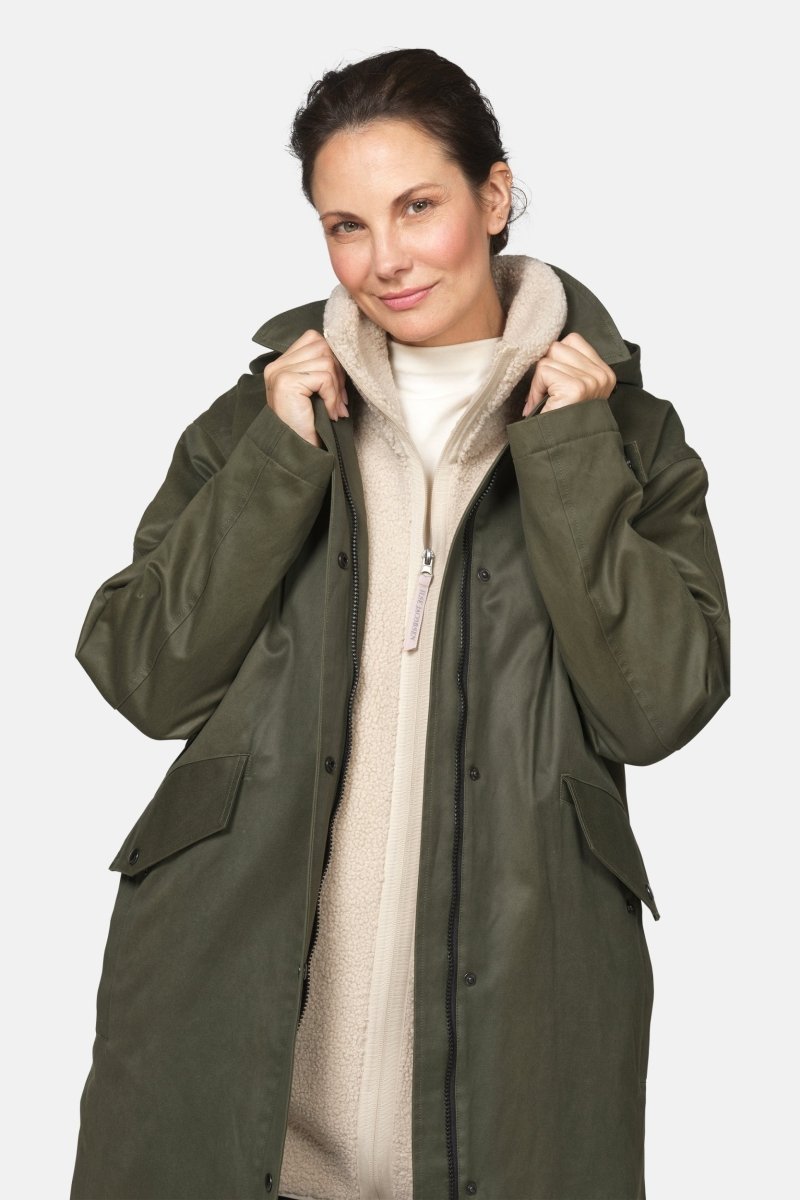 Gewatteerde jas van waxed cotton LAND01 | Army | Coat | Ilse Jacobsen