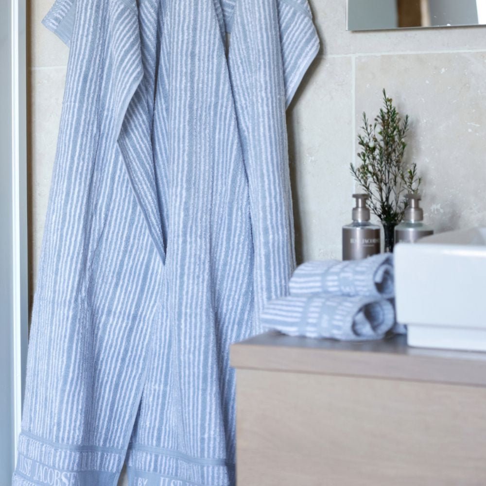 Handdoek - Set van 2 stuks | Powder Blue Stripes | Bath Collection | Ilse Jacobsen