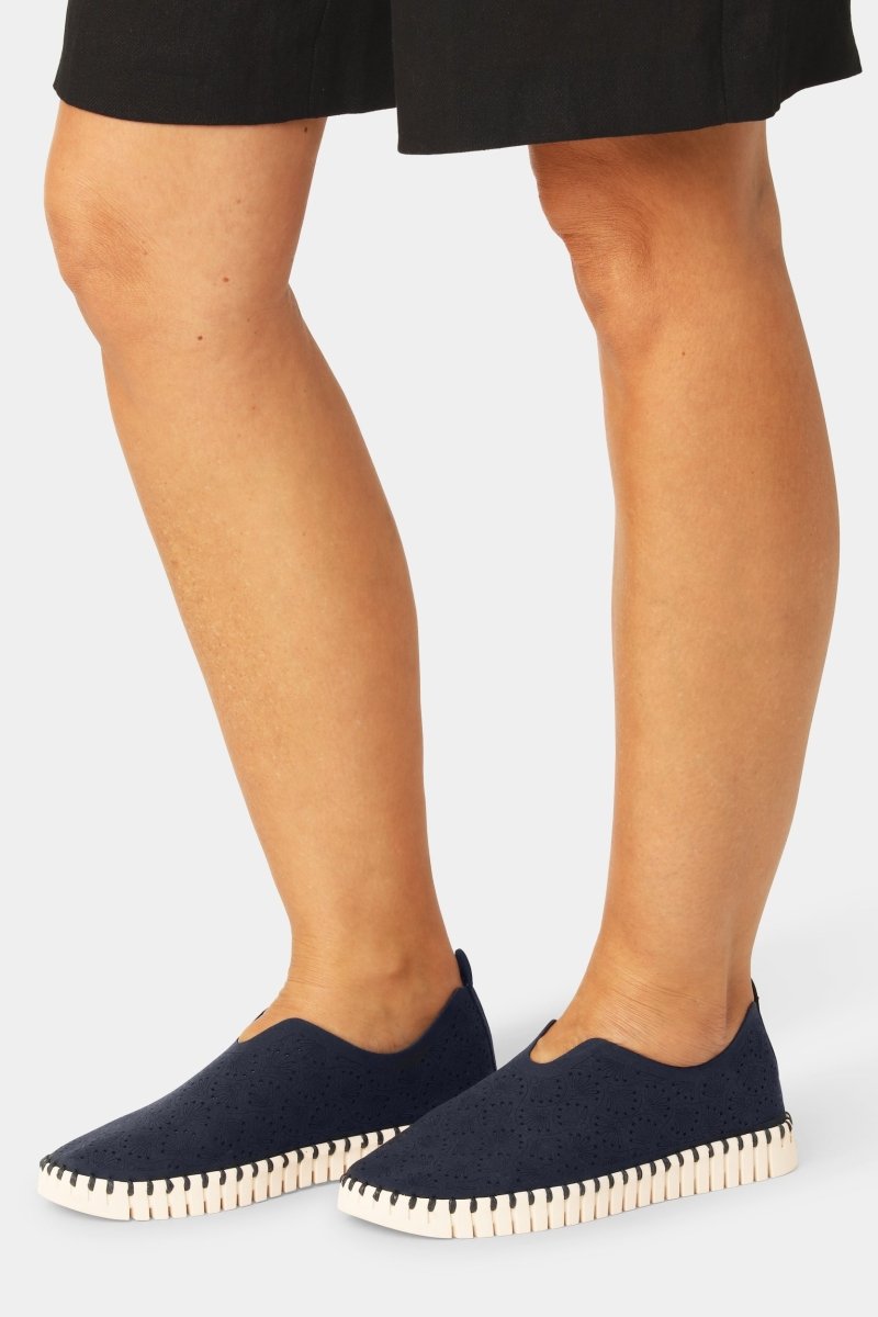 Instappers TULIP3275 beige zool | Dark Indigo | Shoes | Ilse Jacobsen