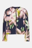 Korte Gewatteerde Jas HONEYCOMBE01P | Dark Photoristic Flower | Jacket | Ilse Jacobsen