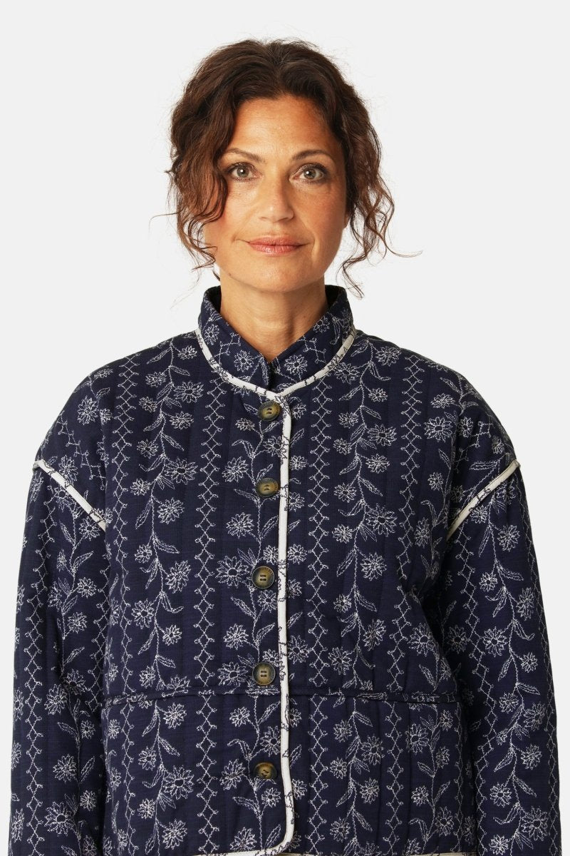 Korte Gewatteerde Jas OTTOMAQUILT01P | Dark Wildflower | Jacket | Ilse Jacobsen