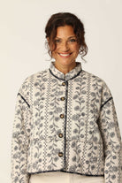 Korte Gewatteerde Jas OTTOMAQUILT01P | White Wildflower | Jacket | Ilse Jacobsen