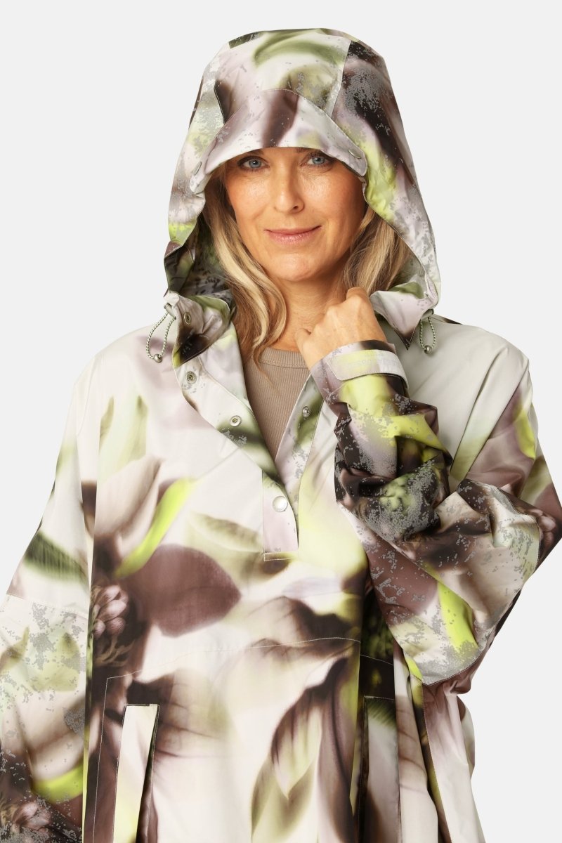 Poncho Regenjas RAIN222SPRP | Light Photoristic Flower | Poncho | Ilse Jacobsen