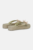 Slippers met Bloem CHEERFUL17F | Platin | Shoes | Ilse Jacobsen