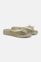 Slippers met Bloem CHEERFUL17F | Platin | Shoes | Ilse Jacobsen